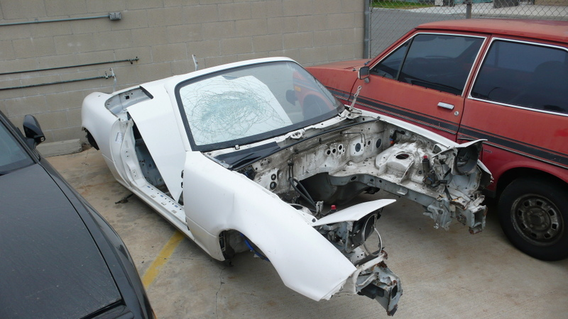 Illustration for article titled Eyesore Racing's Ghettocharged Miata Fears No Turbocharged Peugeot Surrender Monkeys!